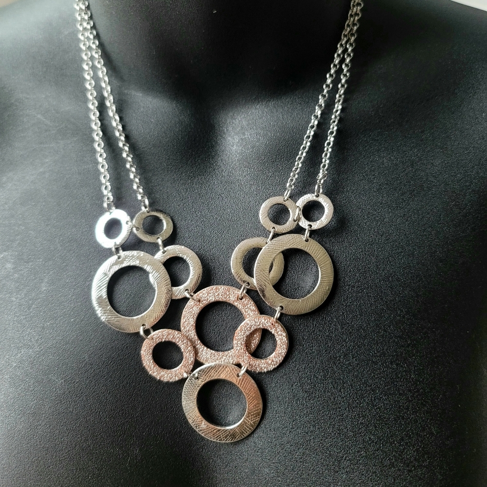 Vintage Fashion 12 Interlocked Ring Double Chain Necklace